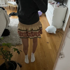 Kjol från zara - Kjol från zara, storlek s, aldrig använd pågrund av för stor.