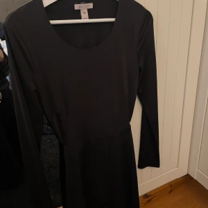 Klänning  - Endast testad storlek M passar S  