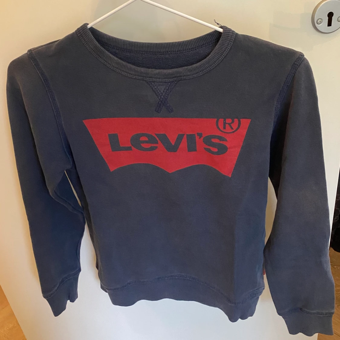 Levi’s sweatshirt  - 90