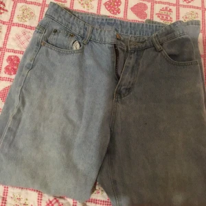 Blåa jeans  - Frakt: 63kr -passar både xs och s 