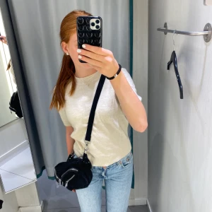 Stickad topp - Intressekoll på min superfina stickade tröja från H&M,  bra skick endast använd fåtal gånger.!💓💓 250kr+frakt