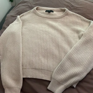 stickad crop top  - stickad crop top väldigt fin, men använder inte ofta.