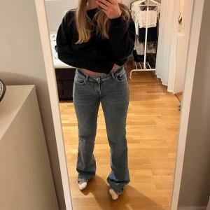 Lågmidjade jeans - Low waist jeans ifrån hm, som vart slutsålda. Storlek 38 men passar 36 oxå💗