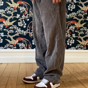 Manchester baggy trousers  - Manchester Butter Baggy trousers  Sällan använd, storlek S/29  499kr exkl frakt 