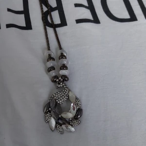 Halsband  - Helt ny   Pris exkl frakt 