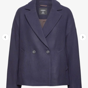 Kappa - Säljer denna korta kappa från lindex i strl M. Helt oanvänd.