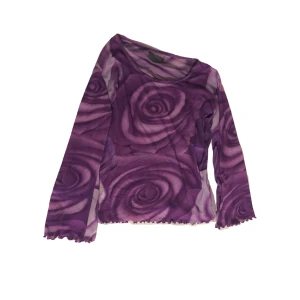 lila mesh topp med rosor  - jättefin lila meshtopp med rosor köpt secondhand, aldrig använd💟˚✧₊⁎