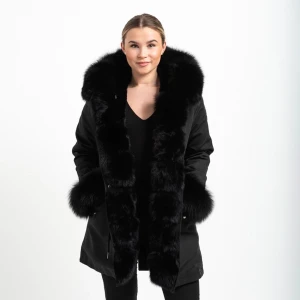 Pälsjacka dam - Inte alls använd mycket. Inga defekter. Skriv för flera bilder !!