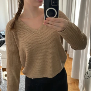 Stickad tröja 🤎 - Fin tröja som inte kommer till användning!