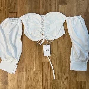 Crop top - Finns i storlek  xs, s, m, l