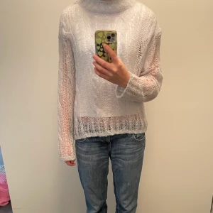 Stickad tröja  - Fin ljusblå stickad tröja ifrån zara i bra kvalite. Köpt för några veckor sedan men kommer inte till användning. 