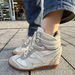 Isabel Marant  - 💓Annonsen kvar=skorna kvar💓 Isabel Marant liknande skor i  strlk 39/40! Perfekta skorna! Märket Bronx!