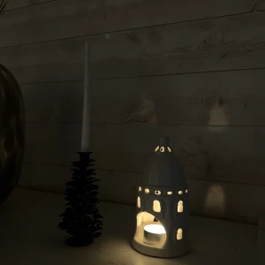 Ljushus - Så fint ljushus liknar en kyrka att ha nu i jul, otroligt fin. Nypris är 100kr