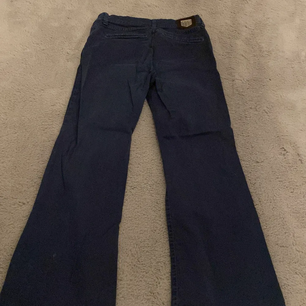 Low waist gant jeans, mörkblåa . Jeans & Byxor.