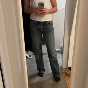 Zara straight leg mid Rise  - Straight leg mid rise 