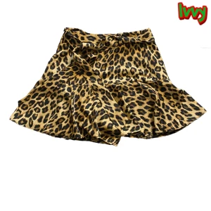 Leopard kjol från Zara - Leopard kjol från Zara i storlek small(36-38)🍂