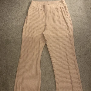 Byxor - Sköna byxor från Gina stolek s