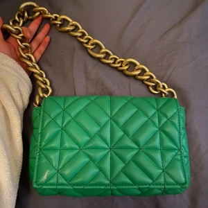 Zara väska  - Pris är utan frakt, tryck ej på köp nu 🫶🏽