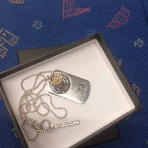 Armani exchange halsband  - I nyskick finns på eskilsvägen vid Haninge centrum men kan träffas upp i Stockholm området eller skicka på posten swish eller kontanter 