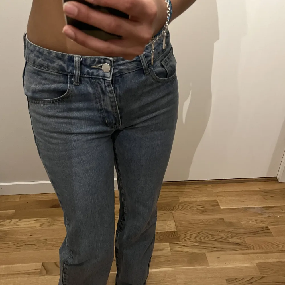 Lågmidjade jeans. Står inte vart dem är ifrån men är i fint skick❤️. Jeans & Byxor.