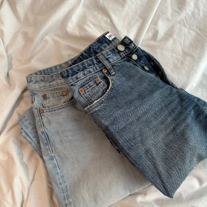 Jeans - Säljer båda dessa zara jeans i storlek 34💙