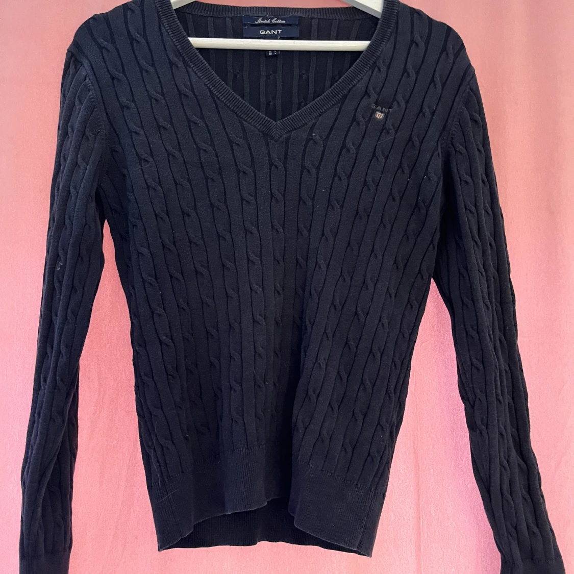 Kabelstickad tröja från gant