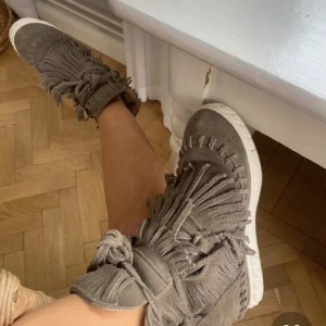 Skor!  - Intressekoll på dessa jätte fina skor från märket Casadei! Storlek 36❤️ nypris runt 5000kr, lånade bilder