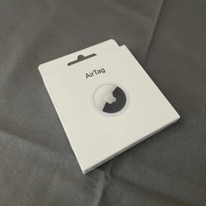 Air tag - oöppnad  - Helt oöppnad ny air tag. Köpt för ca 500kr  Frakt tillkommer💕