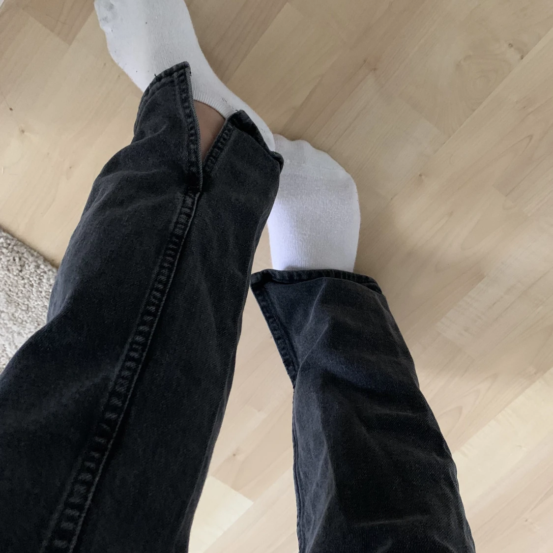 Svarta jeans med slits - 90