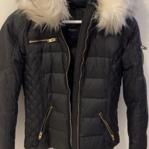 Rockandblue - Säljer en Rockandblue jacka för 1 500kr fint skick storlek 34 