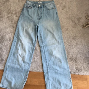 Jeans - Wida Jeans från Lindex i fint skick. Ordinarie pris 600