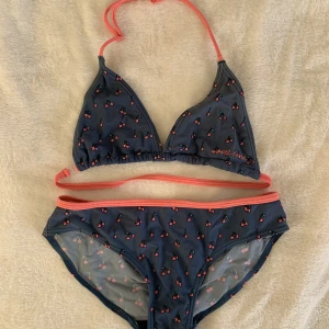 Bikini - Super gullig bikini, använd men så gott som ny