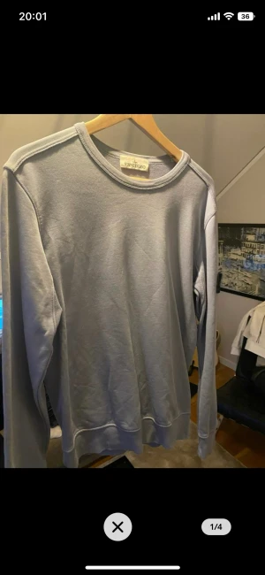 Stone island tröja  - Stone island tröja storlek medium väldigt bra skick köpt på NK i Stockholm.