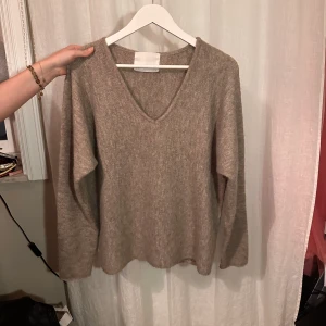 Brun stickad tröja - Så fin brun stickad tröja helt oanvänd❤️200kr+ frakt