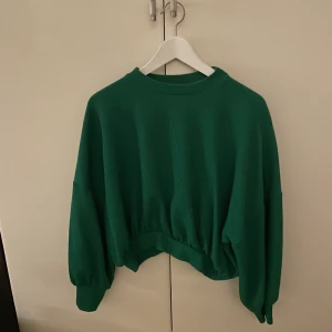 Grön fin stickad tröja  - Fin grön stickad tröja.