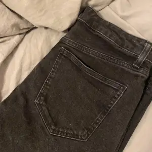 Skit snygga jeans ifrån Zara ! Säljer pga för stora ! köpare står för frakt ! 