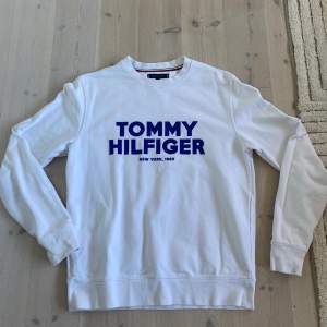 Tommy Hilfiger Sweatshirt. Utmärkt skick. Storlek L, sitter som boxy M