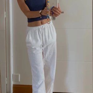 Linnebyxor  - Fina linnebyxor från H&M, de är mid/low waist och endast använda en gång så jätte fint skick🫶skriv för fler bilder eller frågor