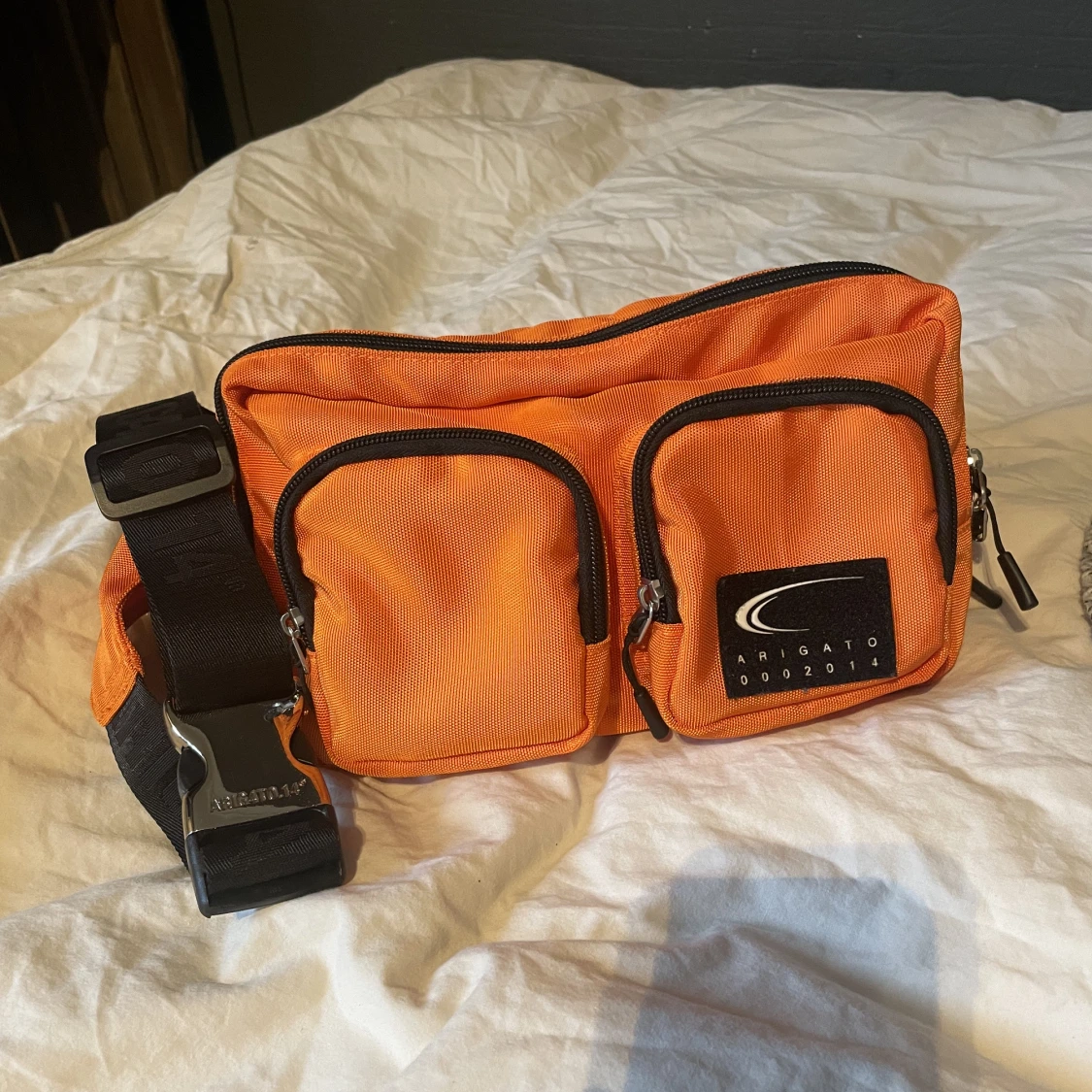 Oanvänd Axel Arrigato bumbag - 90