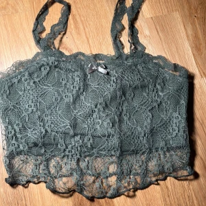 Grön spets tube top - Idk