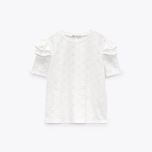 Zara tröja  - Säljer denna jättegulliga tröja från zara! Nästan aldrig använd!😊