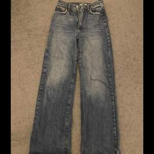 Säljer gamla jeans. Fint skick, inte speciellt använda. Köpte för 2 år sen för 650kr