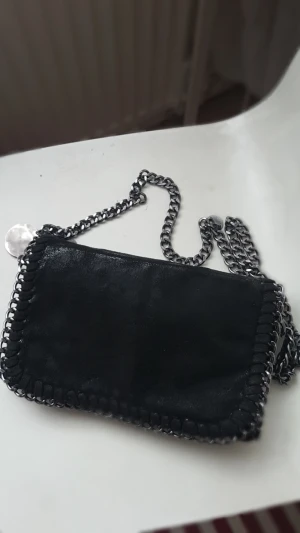 Stella McCartney liknande - En jätte fin stella McCartney liknande väska i fint skick. 