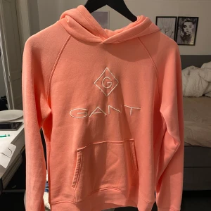 Gant hoodie - Rosa hoodie från Gant, storlek 170. Nästan aldrig använt💓