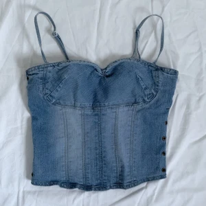 Jeanskorsett - Jeanskorsett, jättesnygg men för liten <3