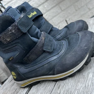 Vinterskor - Timberland vinterskor stk 37 I använt skick men hela och varma. Pris 250 kr