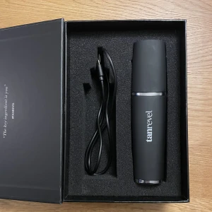 Tanrevel PRO - Säljer min Tanrevel PRO som jag haft i mindre än ett år. Detta pga att den ej kommer till användning så ofta. Den behöver laddas inför varje användning nästan och kan läcka något om det finns tanning liquid kvar i maskinen. Annars fungerar den toppen🤩