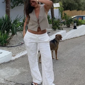 Linnebyxor - Säljer linebyxor från Lova Widerbergs märke. Storlek xs! Sista bilden är min🥰nästan aldrig använda 