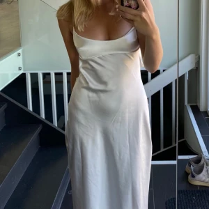 Midsommarklänning - Den perfekta midsommarklänningen!  Storlek: S Köpt ifrån Zara