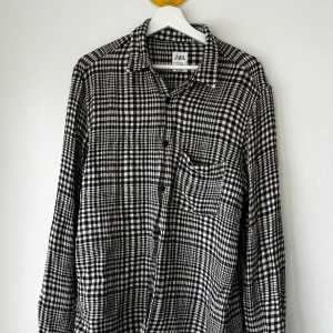 Mysig kofta - En mysig ullkofta från zara. Storlek S. Perfekt till vintern. Den är i gott skick!